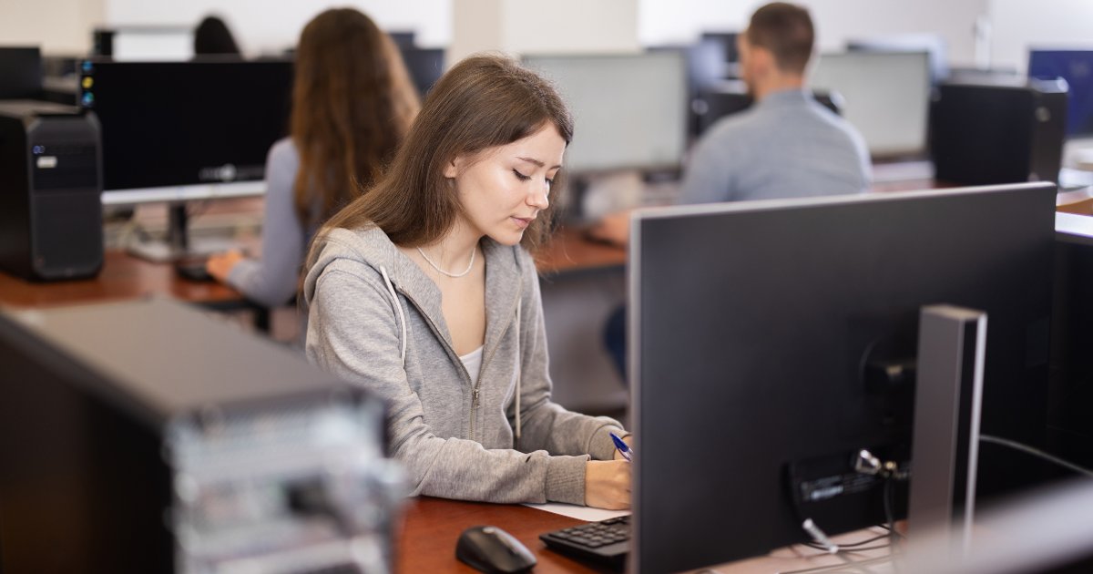 A HR-képzések mélyíthetik a nemi AI-szakadékot – mit tehet a HR?