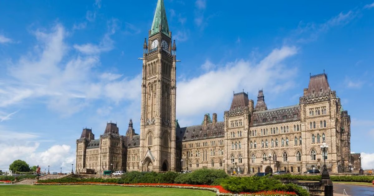 Ottawa újabb egyeztetési kört indít a munka törvénykönyvéről
