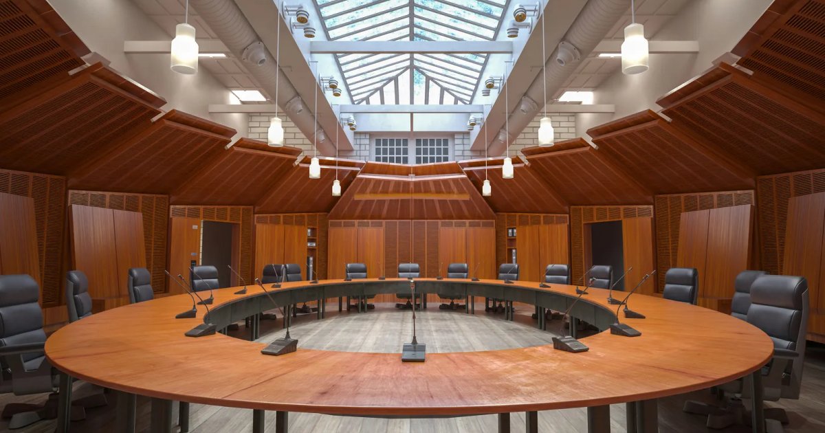 Iráni konfliktus és AI együtt fékezik a munkaerő-bővítési terveket