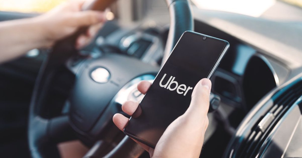 Az Uber pontosan tudja, mennyit fizethet minimálisan a sofőrjeinek