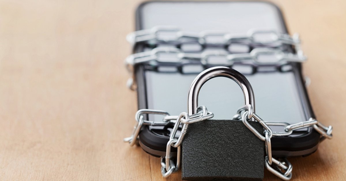 Telefonhasználat munka közben: mikor felel a munkáltató?