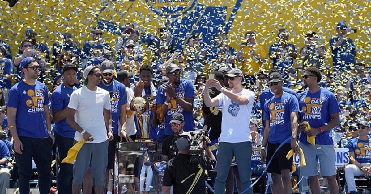 Elbocsátottak állítják: a Warriors megtorlásból rúgta ki őket