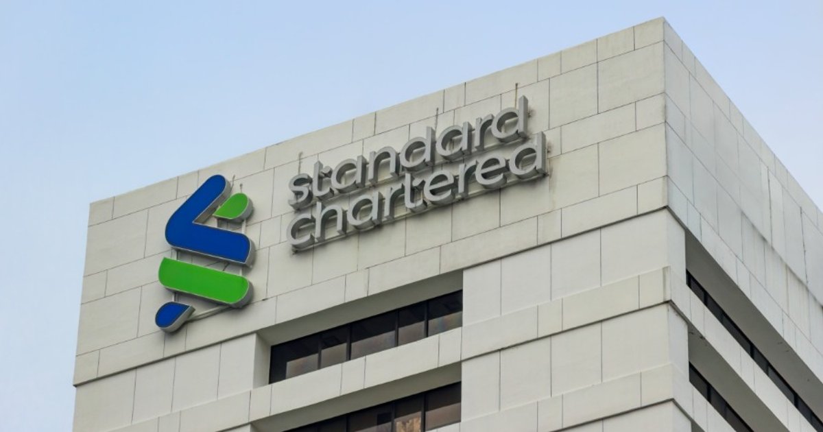 Standard Chartered: AI váltja fel az „alacsony értékű" munkavállalókat