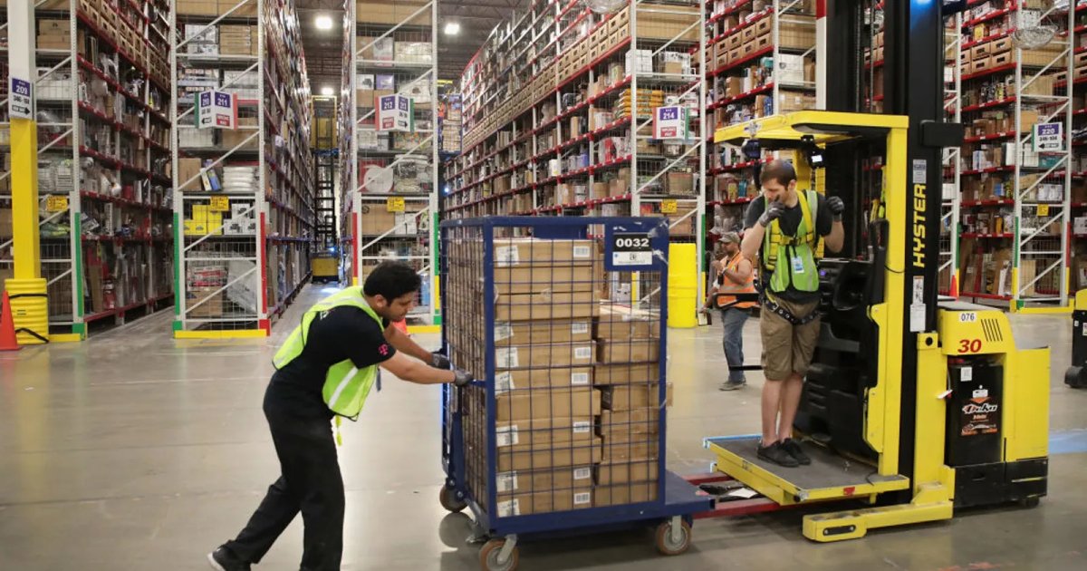 Amazon egyezséget kötött: tilos volt kérni a dolgozók családi kórtörténetét