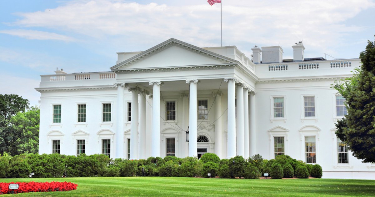 Fogadásokat kötött Trump beszédeire – felfüggesztették a fehér házi dolgozót