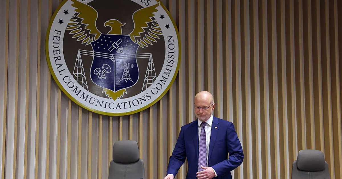 Az FCC elnöke közös nevezőt keres a DEI-vitában