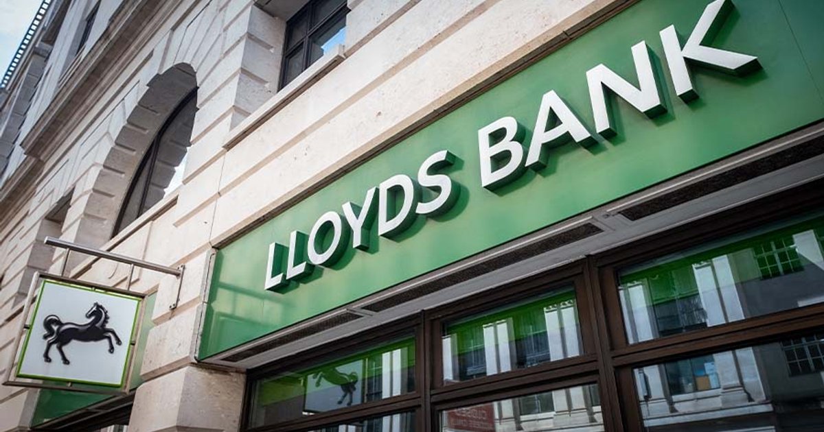 Lloyds Bank több mint 1000 AI-szakembert keres – köztük inasokat
