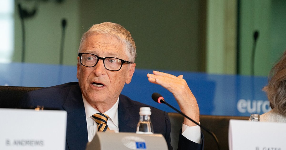 Gates: védjük meg az emberi munkát az AI-tól
